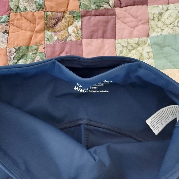 NWT Spanx Booty Boost Yoga Pant with Flare - Picture 3 of 3